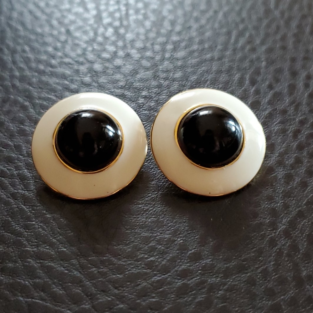 VTG Daria clip on earrings